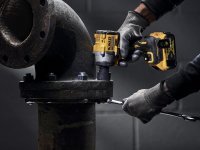 DeWalt DCF922P2T XR BL 1/2in Impact Wrench 18V 2 x 5.0Ah Li-ion