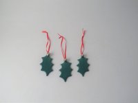 Giftware Trading Holly Leaf Tree Decoration 9cm