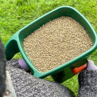 Miracle-Gro Handy Spreader