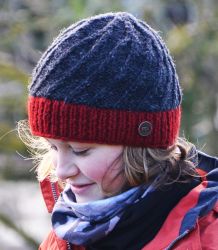 Pure wool - half fleece lined - border beanie - Charcoal/Red