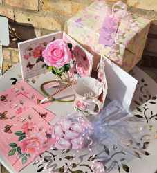 Mum Rose Gift Set - Mug Flower Notelets Marshmallows Pen