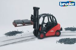 Linde Forklift With Pallets - Bruder 02511 Scale 1:16