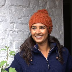 Leaf bobble hat - hand knitted - pure wool - fleece lining - apricot