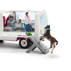 Mobile Vet Veterinarian with Hanoverian Foal Horse - Schleich - 42370