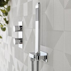 Vado Omika Single Function Handset with Hose and Bracket & Integrated Outlet - Chrome