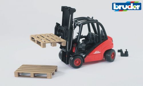 Linde Forklift With Pallets - Bruder 02511 Scale 1:16