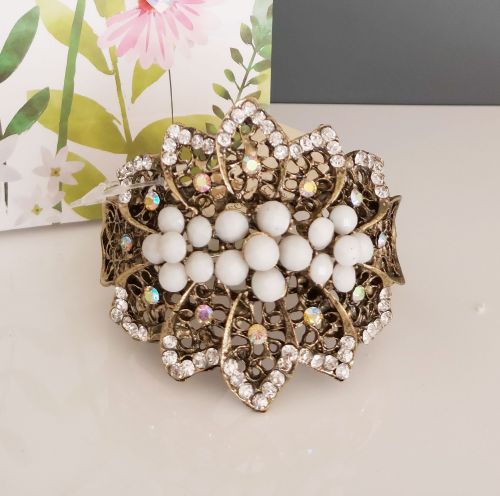 Flower White & Faux Diamante Stylish Bracelet - Free Gift Bag