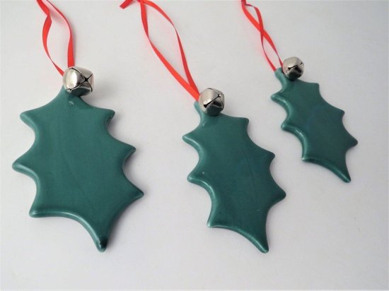 Giftware Trading Holly Leaf Tree Decoration 9cm